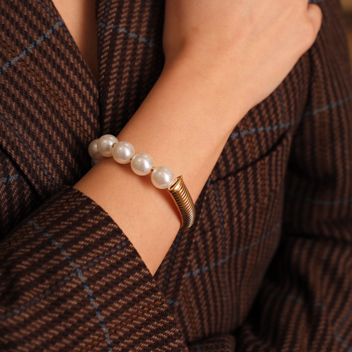 ASYMMETRIC GOLDEN PEARL BRACELET